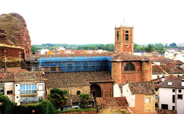 Los trabajos consisten en la eliminación de filtraciones de humedad en la cubierta del monasterio najerino, entre otras actuaciones. / F. D.