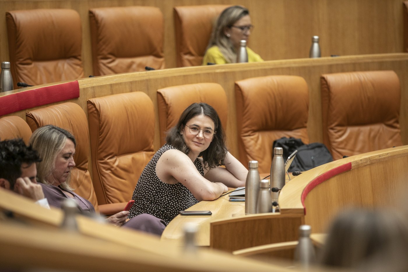 Raquel Romero, en una sesión del Parlamento de La Rioja. / JUSTO RODRÍGUEZ