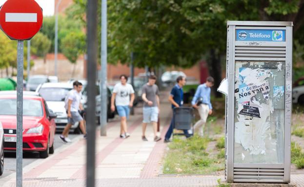 Una cabina en el campus de la Universidad de La Rioja. /Sonia Tercero