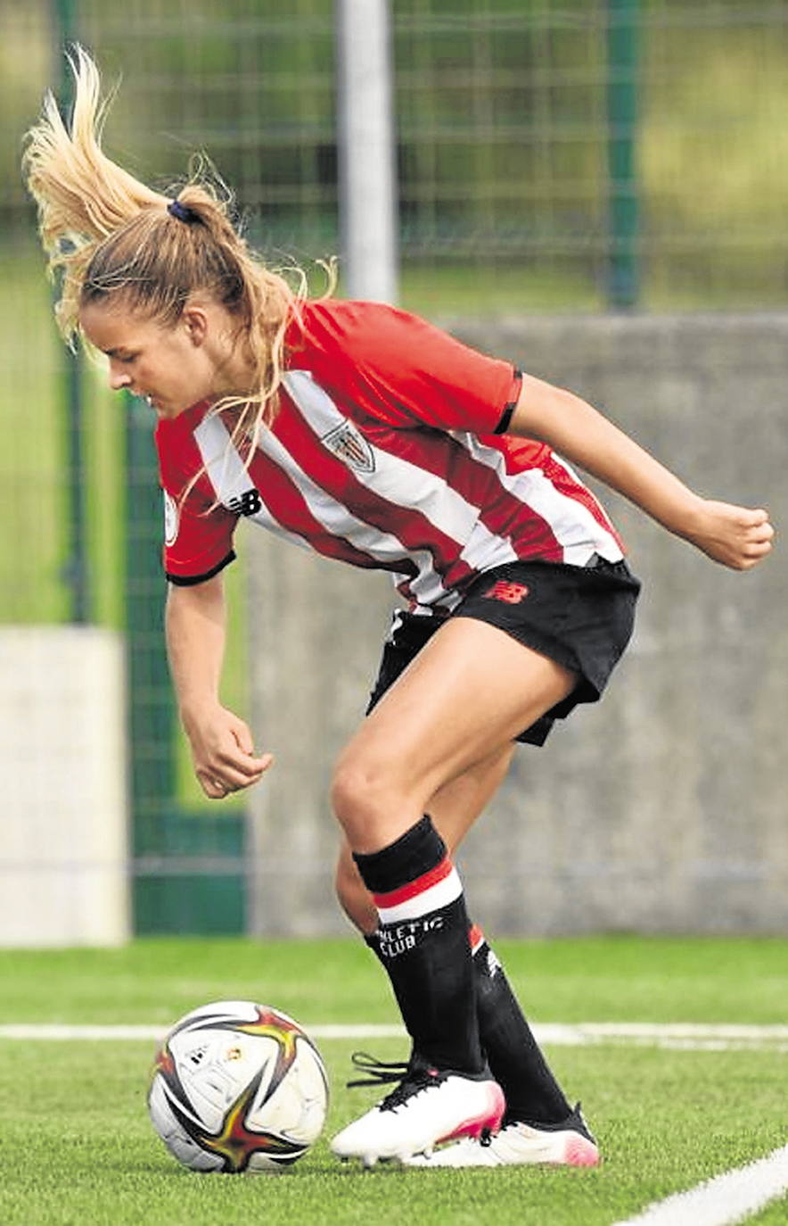 Sara Ortega, con la camiseta del Athletic. /L.R.