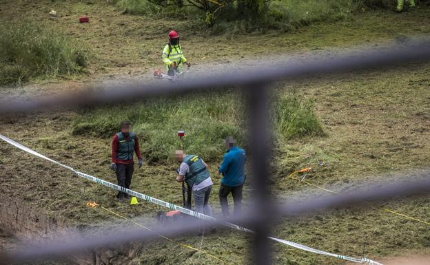 Operativo de búsqueda de Javier Ovejas que figura como desaparecido pese a que un vecino está a la espera de juicio por su asesinato. / JUSTO RODRÍGUEZ