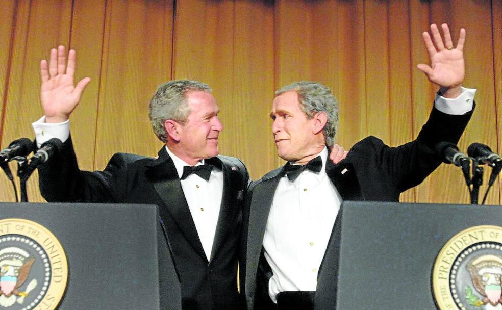 George W. Bush y el cómico Steve Bridges, asombrosamente caracterizado, durante la cena de 2006