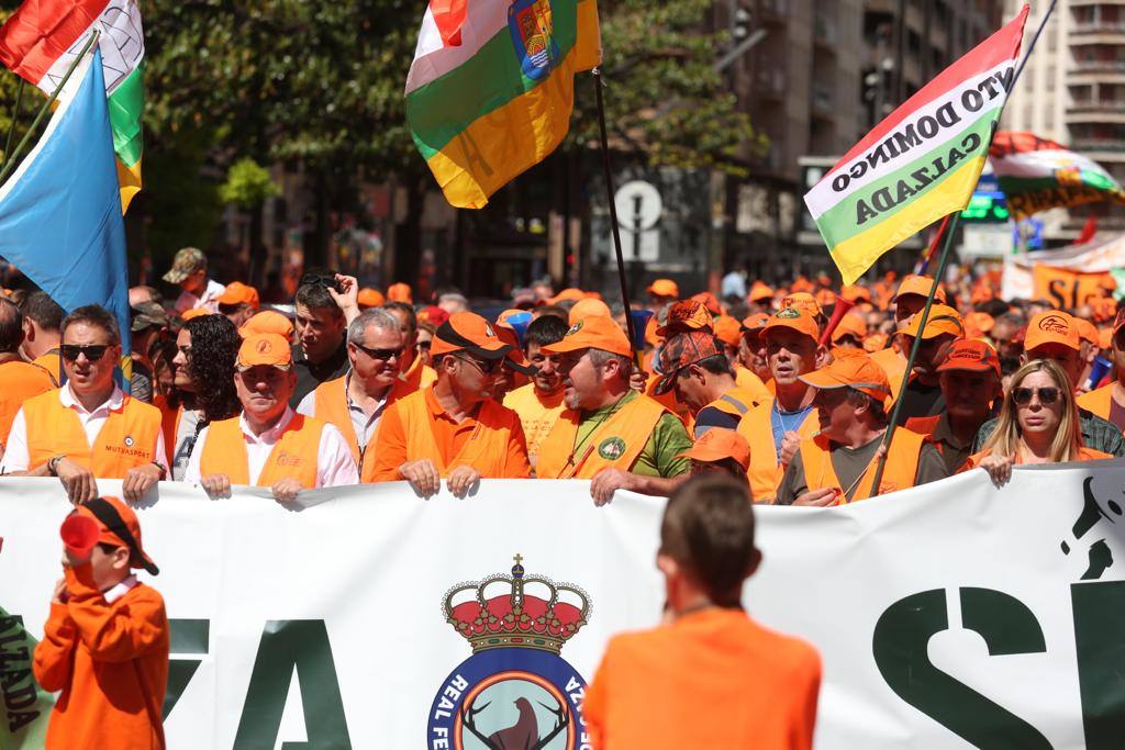 Imagen principal - Los cazadores riojanos toman Logroño