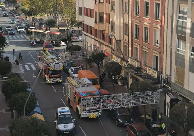 Dos camiones de bomberos en Pérez Galdós, 19.